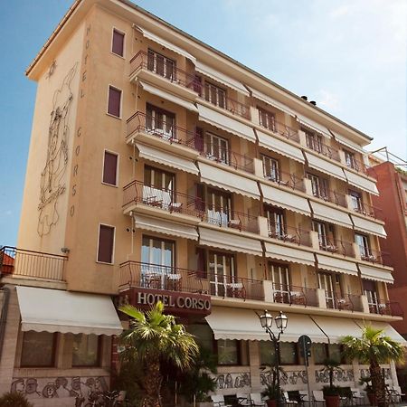 Hotel Corso Alaxi Hotels Алассіо Екстер'єр фото